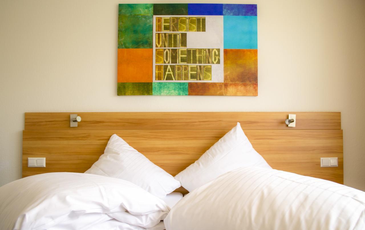 Hotel Capri อูเบอร์ลิงเงน ภายนอก รูปภาพ